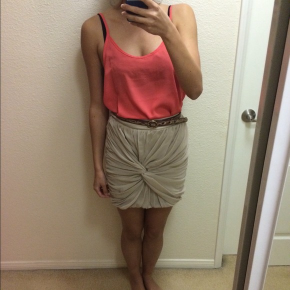 π«SOLDπ« πHOSTPICK 12/22πNude Body Con Skirt - Picture 3 of 4