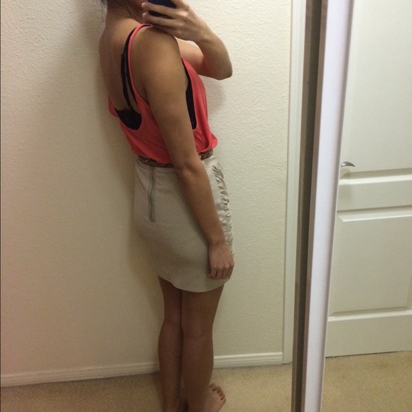 π«SOLDπ« πHOSTPICK 12/22πNude Body Con Skirt - Picture 4 of 4