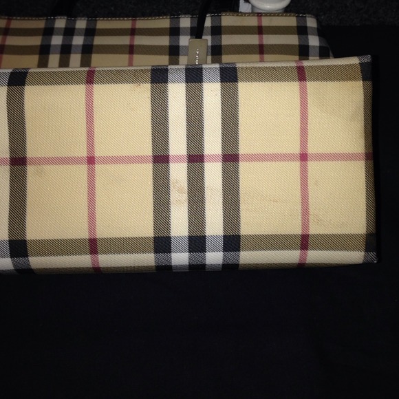 ADDITIONAL PICS OF BURBERRY TOTE & WALLET SET
