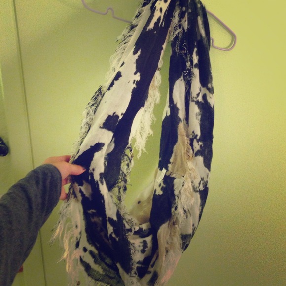 Unique infinity patterned scarf with gold beads