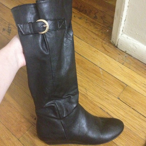 Black wedge boots