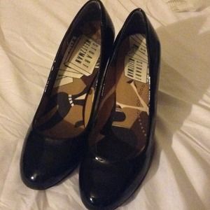 *SOLD*Pattern leather heels