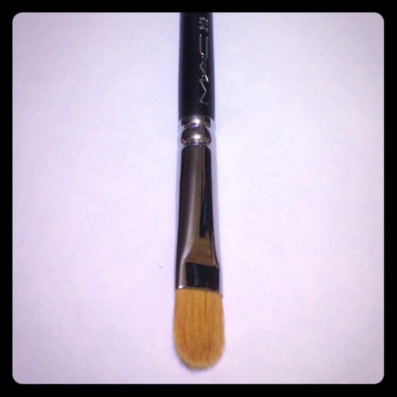 MAC Brush 242❗SOLD❗