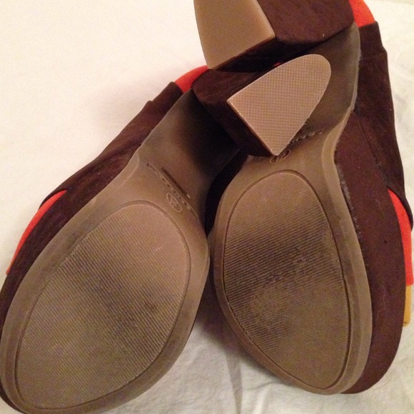 🚫SOLD🚫Retro chunky brown orange mustard heels 8 - Picture 4 of 4