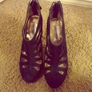 Steve Madden black heels with gold lining REDUCED
