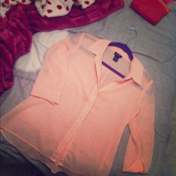 ⛔️SOLD⛔️🎀💎Sheer Pink Rhinestone Button Down