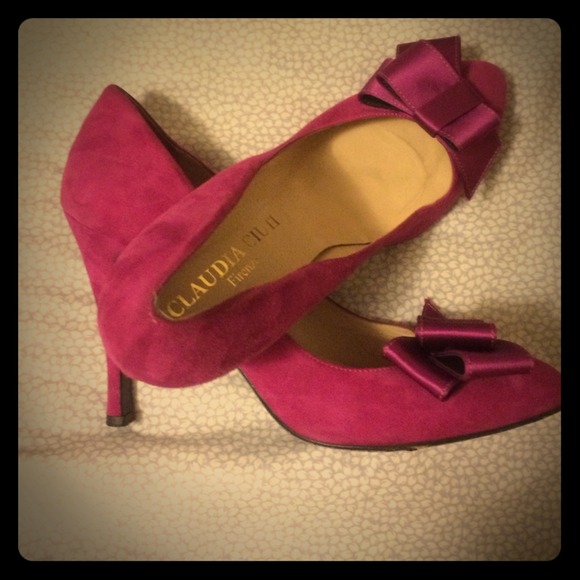 Pointy toe pink suede heels with bow