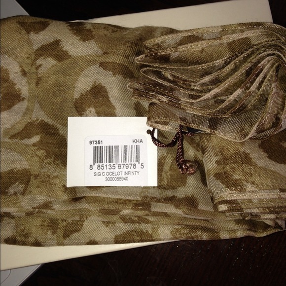 Signature ocelot scarf - Picture 1 of 3