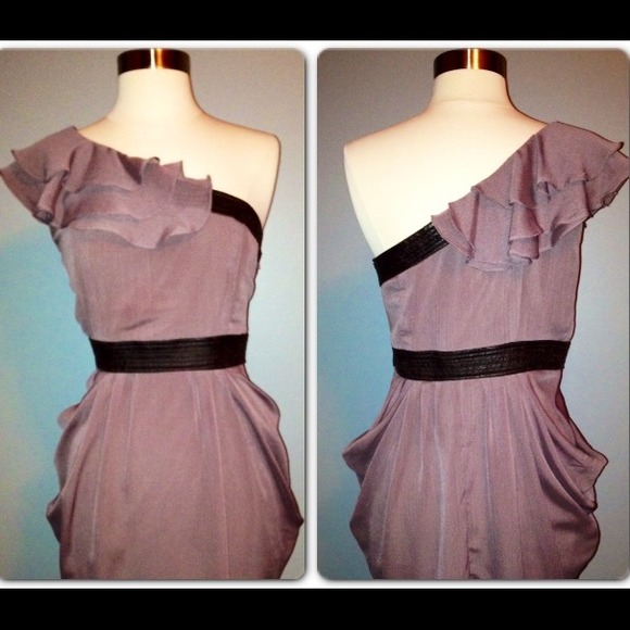 🚫Sold🚫Stunning taupe, one shoulder dress!