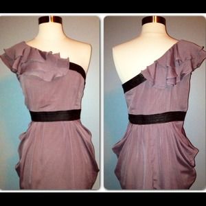 🚫Sold🚫Stunning taupe, one shoulder dress!