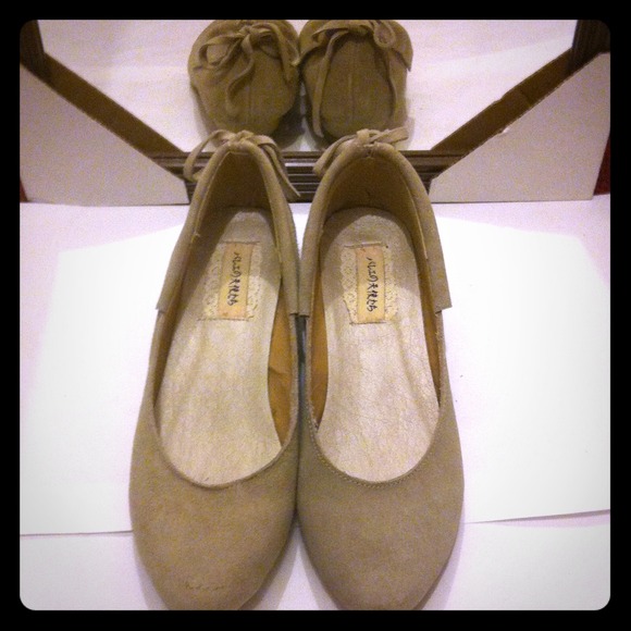 Cute Japan Grey Low-heel w/ Bow Tie