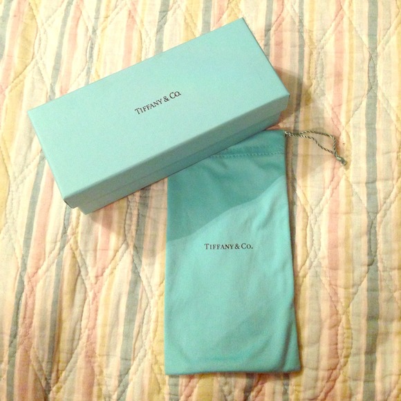 Tiffany&Co. Box and eye glasses pouch!💙