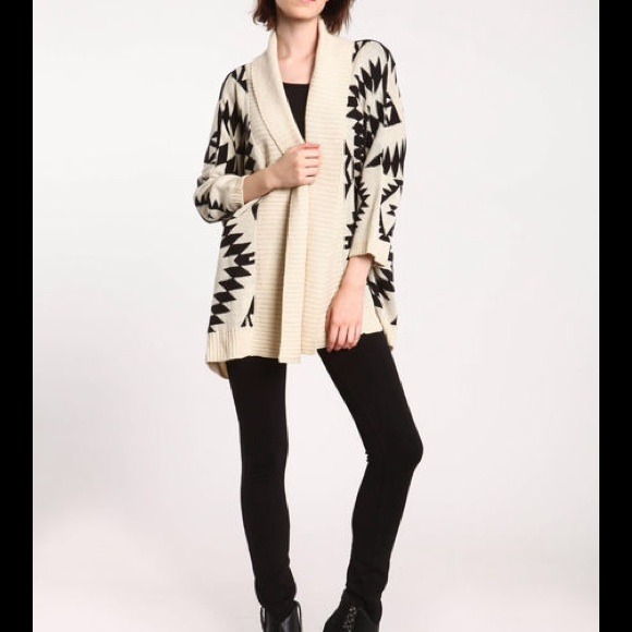 ⚡️FLASH SALE⚡️Gorgeous Tribal Print Cardigan - Picture 3 of 4