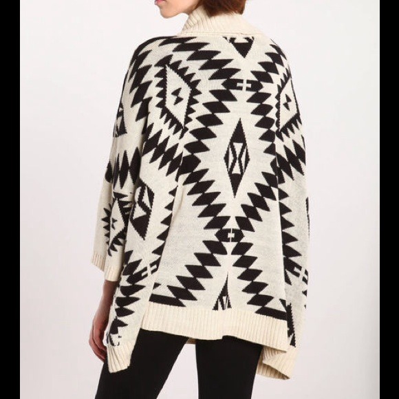⚡️FLASH SALE⚡️Gorgeous Tribal Print Cardigan - Picture 4 of 4