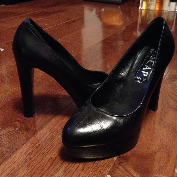 Classic black leather pumps