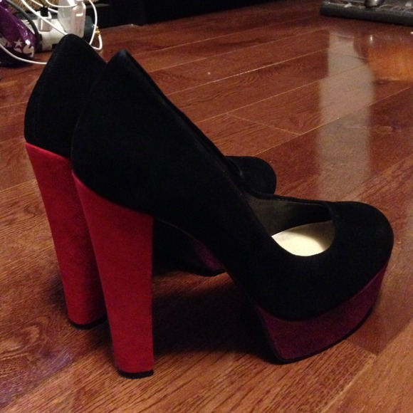 guess platform pumps - Picture 3 of 4