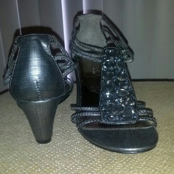 Shoes - Picture 2 of 3