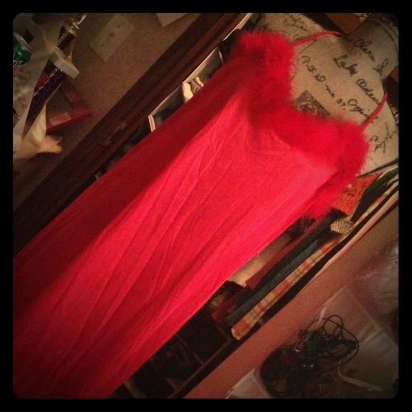 🔴SOLD🔴Red feather long  gown