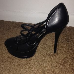 Sexy black pump