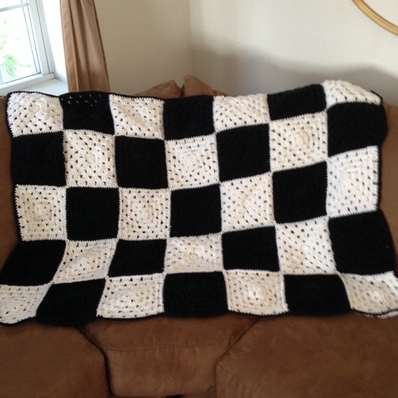 Crochet checkered flag blanket - Picture 1 of 4