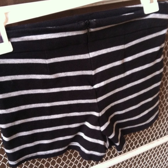 Black and grey stripe shorts - Picture 3 of 4