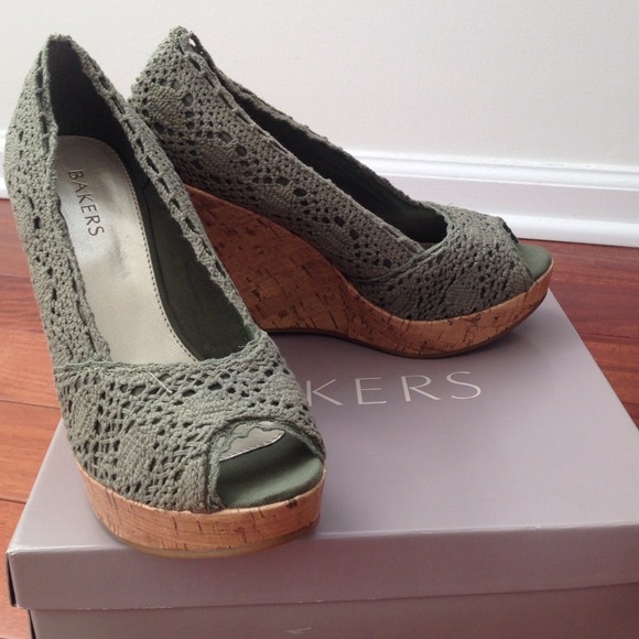 Shoes - Picture 2 of 3