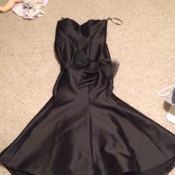 Beautiful dress worn as bridesmaid dress. - Picture 3 of 4