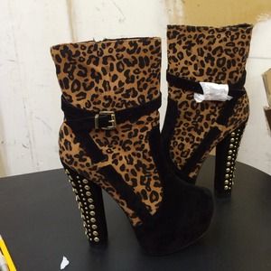 ❌SOLD❌Cheetah boots with high studded heels