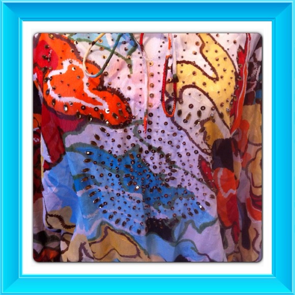 💖 BCBG Beautifully Detailed Blouse💖 - Picture 2 of 3