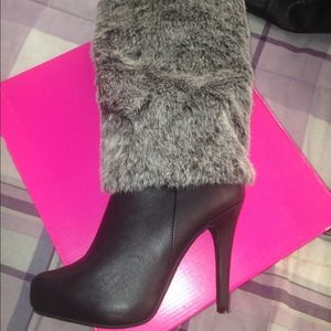 Shoedazzle* Boots  7.5 new in box .. No trade !