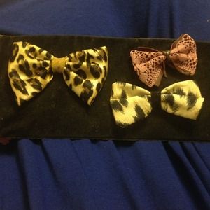 Small hair bows