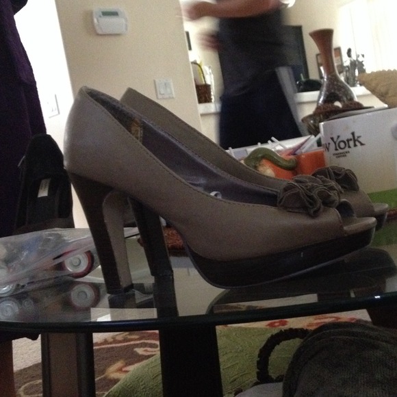 Heels! - Picture 2 of 2