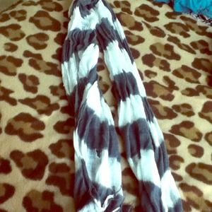 Grey/white striped scarf!