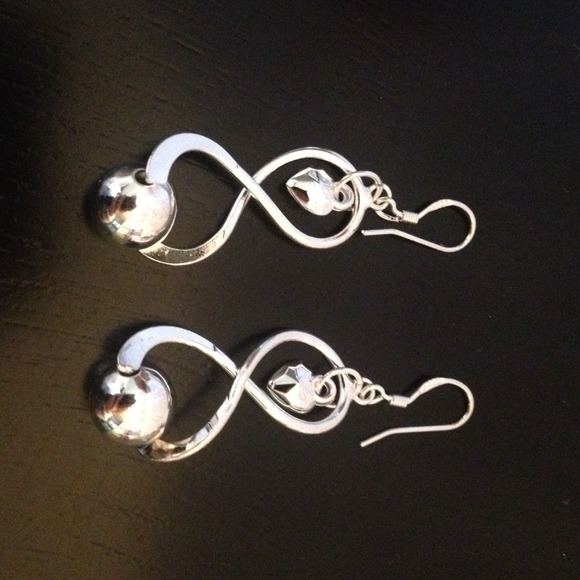 Dangling earrings - Picture 2 of 2