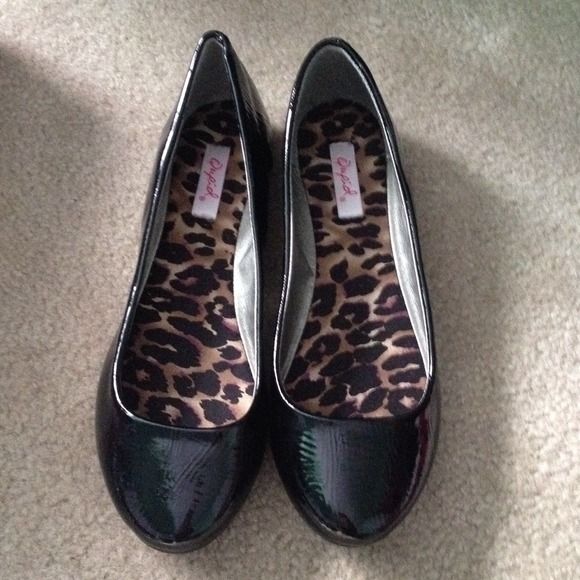 Black flats!!