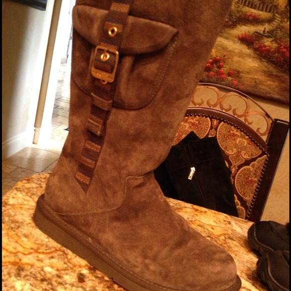 💢SOLD LOCALLY💢Uggs - Picture 2 of 4