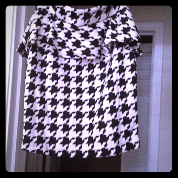 🚫SOLD🚫Black and white skirt