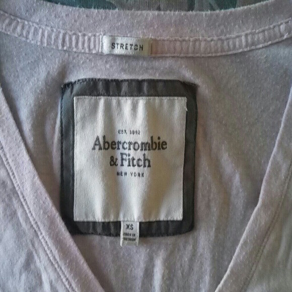 Soft light pink v neck a&f tee - Picture 2 of 3
