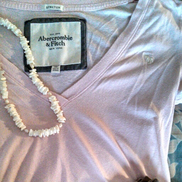 Soft light pink v neck a&f tee - Picture 3 of 3