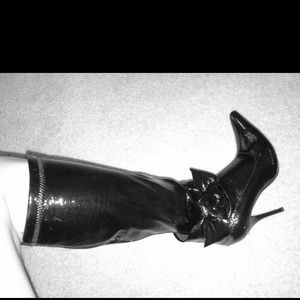 Under the knee black boot