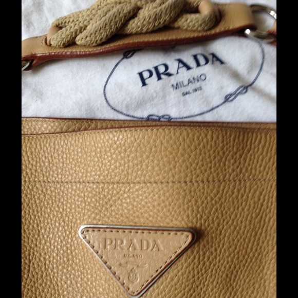 Stunning Prada leather bag - Picture 3 of 4