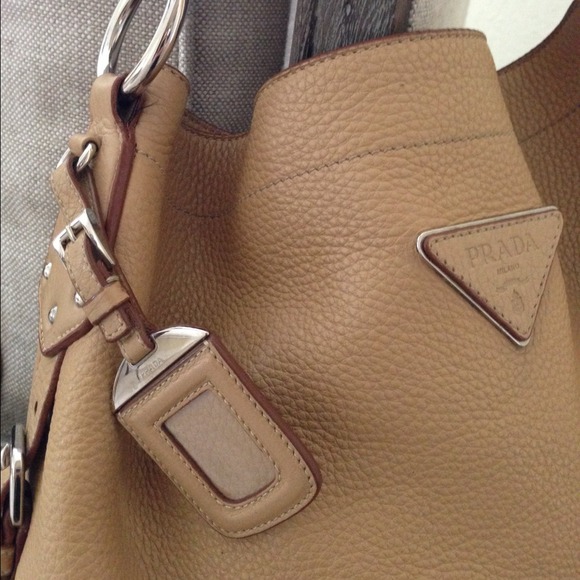Stunning Prada leather bag - Picture 4 of 4