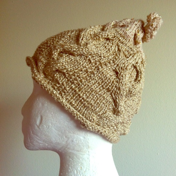 GOLD KNITTED CAP