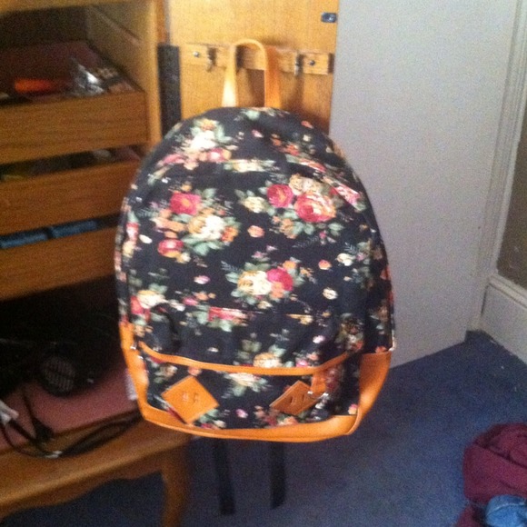 🚫sold🚫Brand new floral bookbag / backpack