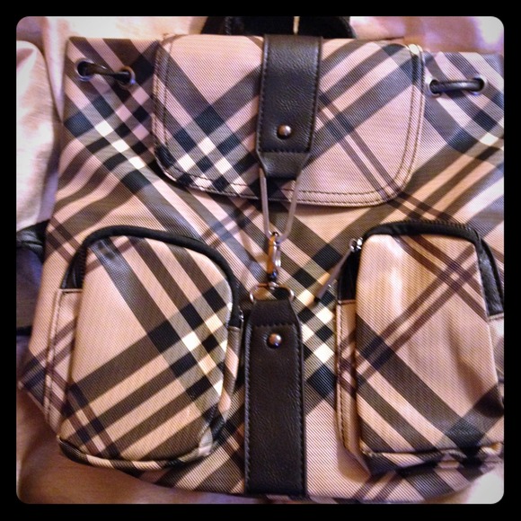 Beautiful bag💞very well made NWOT burberry insp.