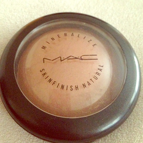 MAC skin finish natural