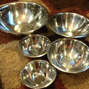 BUNDLED FOR @candyo7 5 Stainless steel bowls SOLD