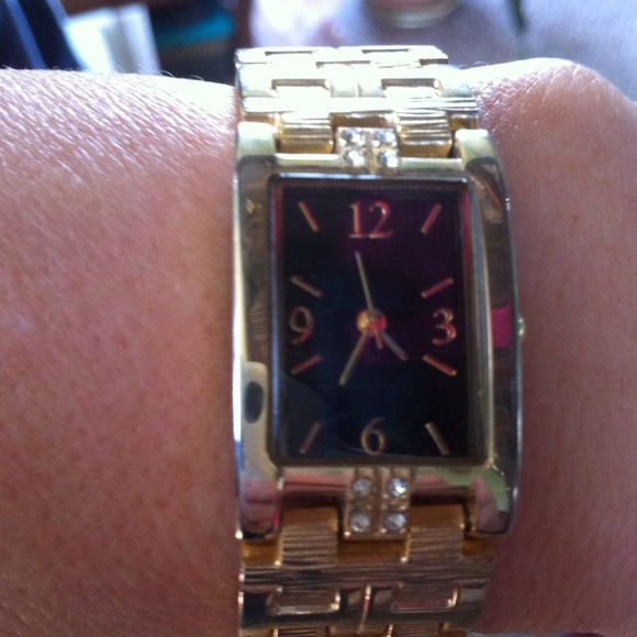 Accessories - Pretty gold tone watch
