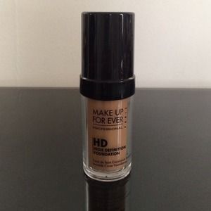 REDUCED Makeup forever hd foundation 128