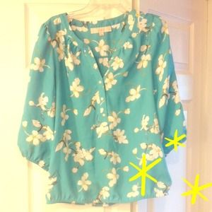 Loft blue flower peasant top. Petit Medium